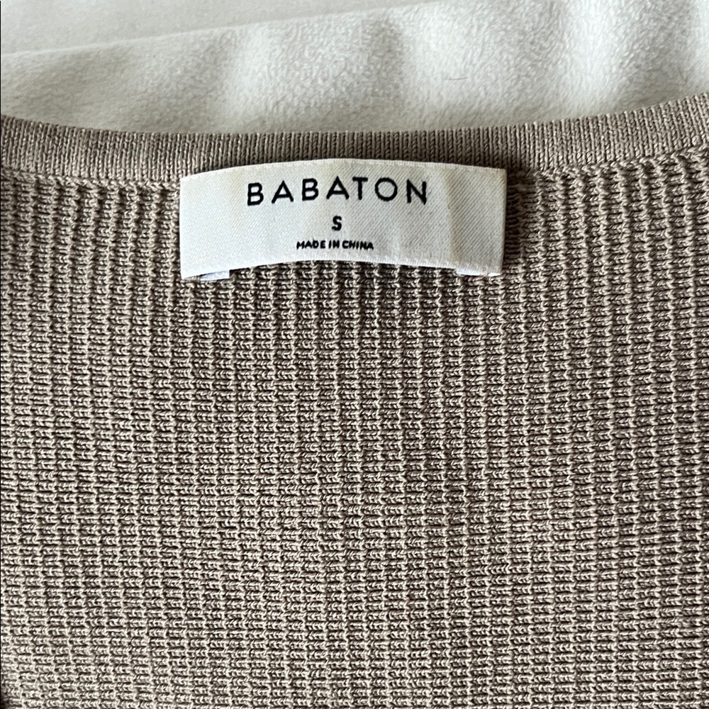 Aritzia Babaton Sculpt Knit Deep V-Neck in Tan/Light Brown Size S - Picture 4 of 4